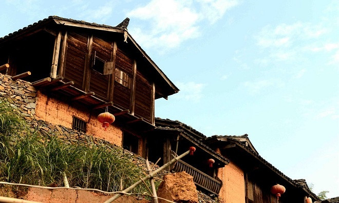 Người dân ở đây vẫn giữ lối sống truyền thống của người Khách Gia. Người dân ở đây vẫn giữ lối sống truyền thống của người Khách Gia.