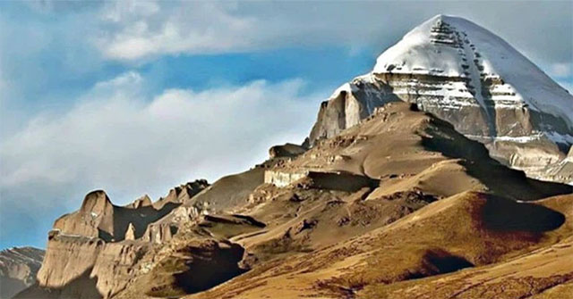 Khám Phá Bí Ẩn Núi Kailash: Thánh Địa Của Các Tín Đồ Tây Tạng
