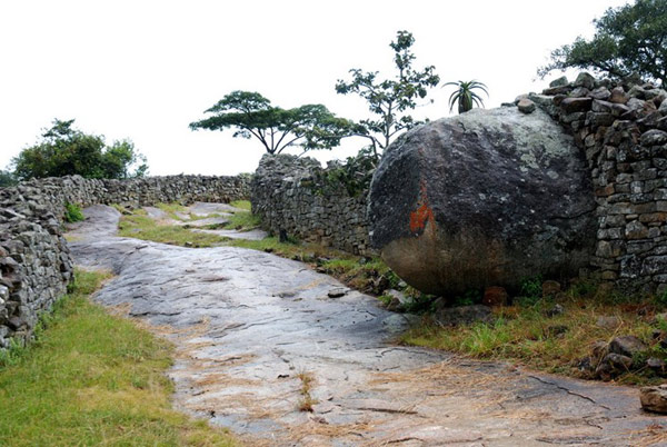 Phát hiện hiện vật quý giá Bí ẩn kinh ngạc của vương quốc đá Đại Zimbabwe