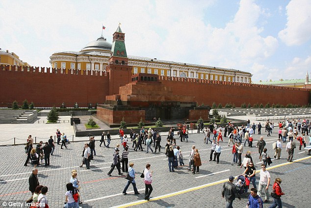 Quảng trường Đỏ của Nga Tại sao thi hài Lenin trông ngày càng tươi tắn hơn?