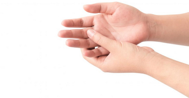 Hiểu Biết Về Triệu Chứng Và Phương Pháp Điều Trị Ngón Tay Bị Gãy Bút Chì