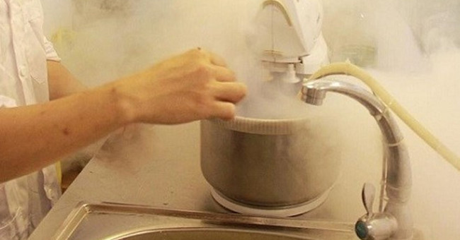 Sự Nguy Hiểm Khi Thưởng Thức Kem Mây Và Snack Khói Có Nitơ Lỏng
