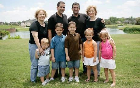sinh-doi-lay-nhau-3 Hình ảnh gần đây của đại gia đình.