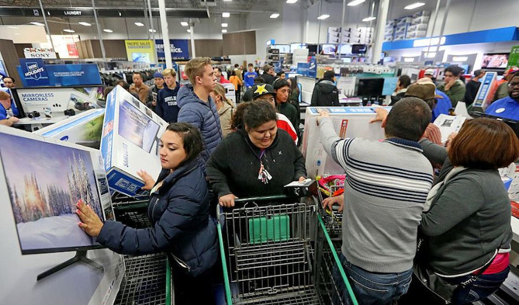 Cảnh tượng hỗn loạn thường thấy tại các "ngày lễ mua sắm" Black Friday.