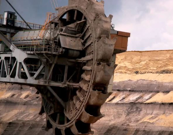 Bagger 293 hoạt động nhẹ nhàng bất chấp khối lượng lớn.