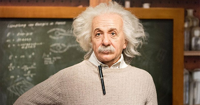 Giải mã câu đố Einstein: Ai là người nuôi cá trong dãy năm ngôi nhà?